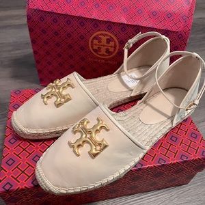 BEAUTIFUL TORY BURCH NEW CREAM SHOE. ELEANOR DORSAY ESPADRILLE SIZE 10